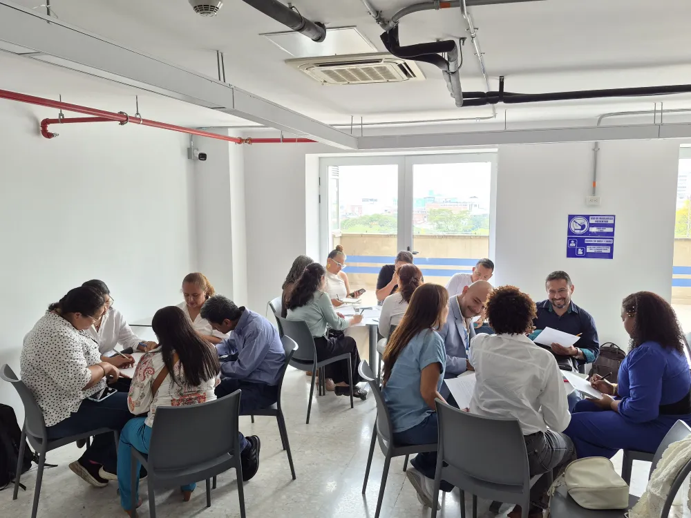 Foto 5 de Taller con tutores del Programa Todos a Aprender · Aprendizajes, visión 2036 y cambios necesarios