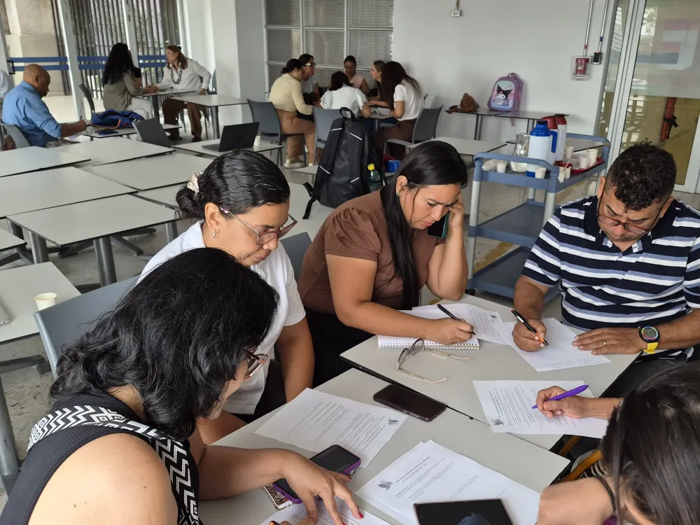 Foto 6 de Taller con tutores del Programa Todos a Aprender · Aprendizajes, visión 2036 y cambios necesarios