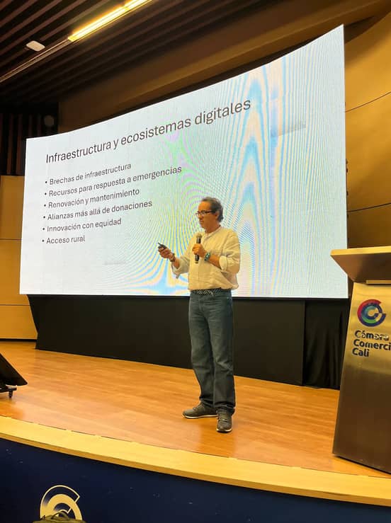 Foto 1 de Tercera Mesa de Expertos · Transformaciones tecnológicas e IA en la educación
